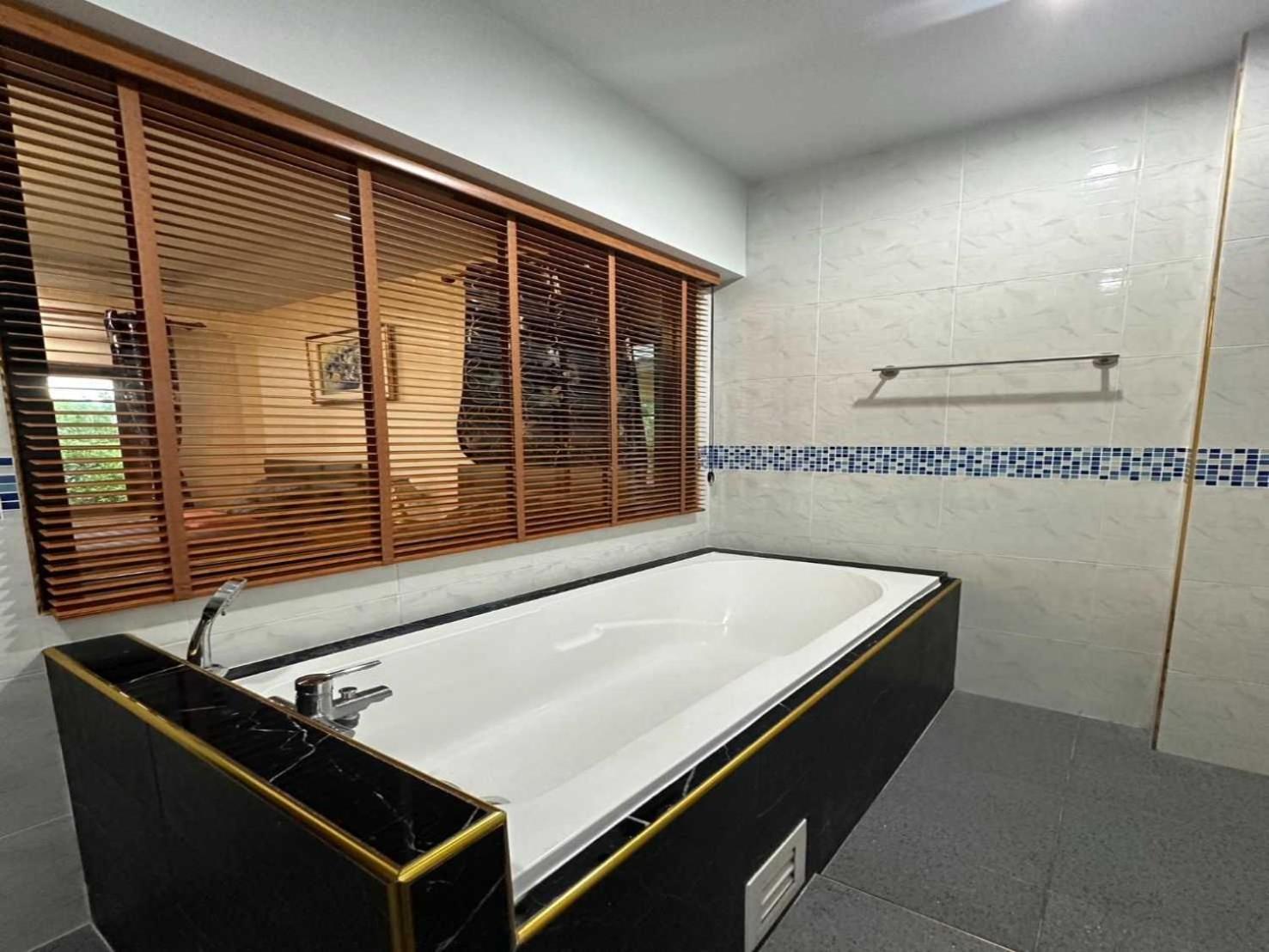 Capital O 75518 Baan Rose Resort Ao Luk Luaran gambar